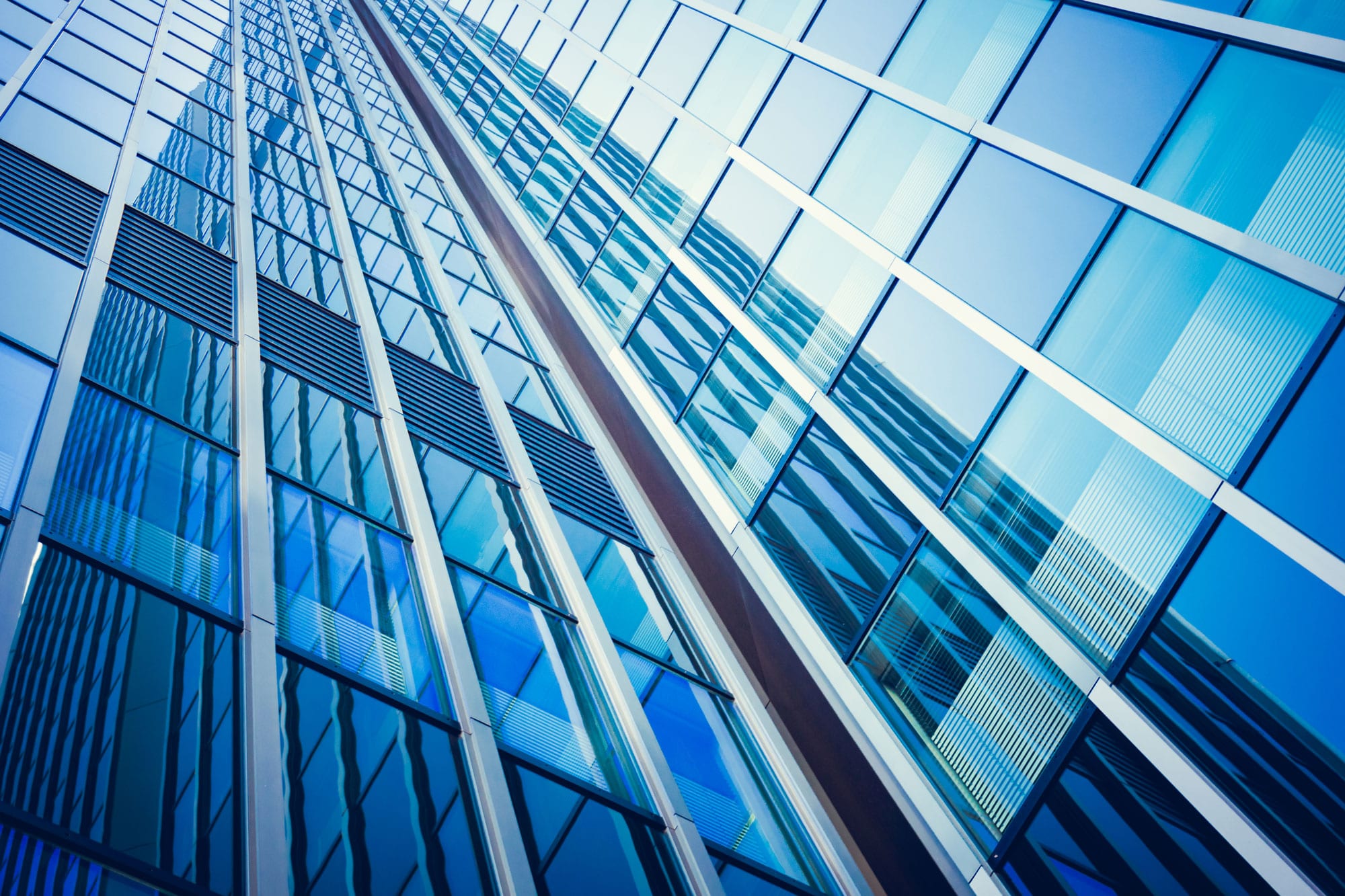 modern-glass-silhouettes-of-skyscrapers-business-PYLQ86Q